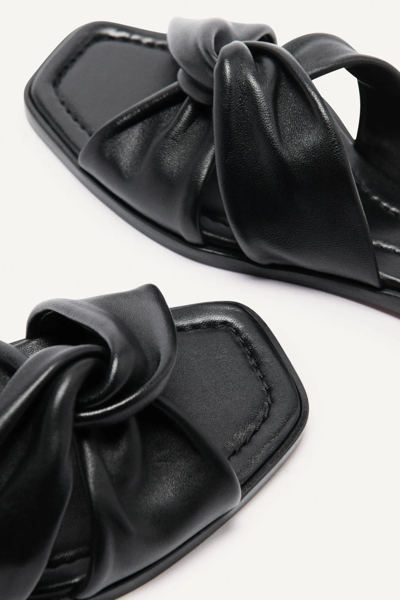 ba&sh Chaussures*Fcapioka. Noir