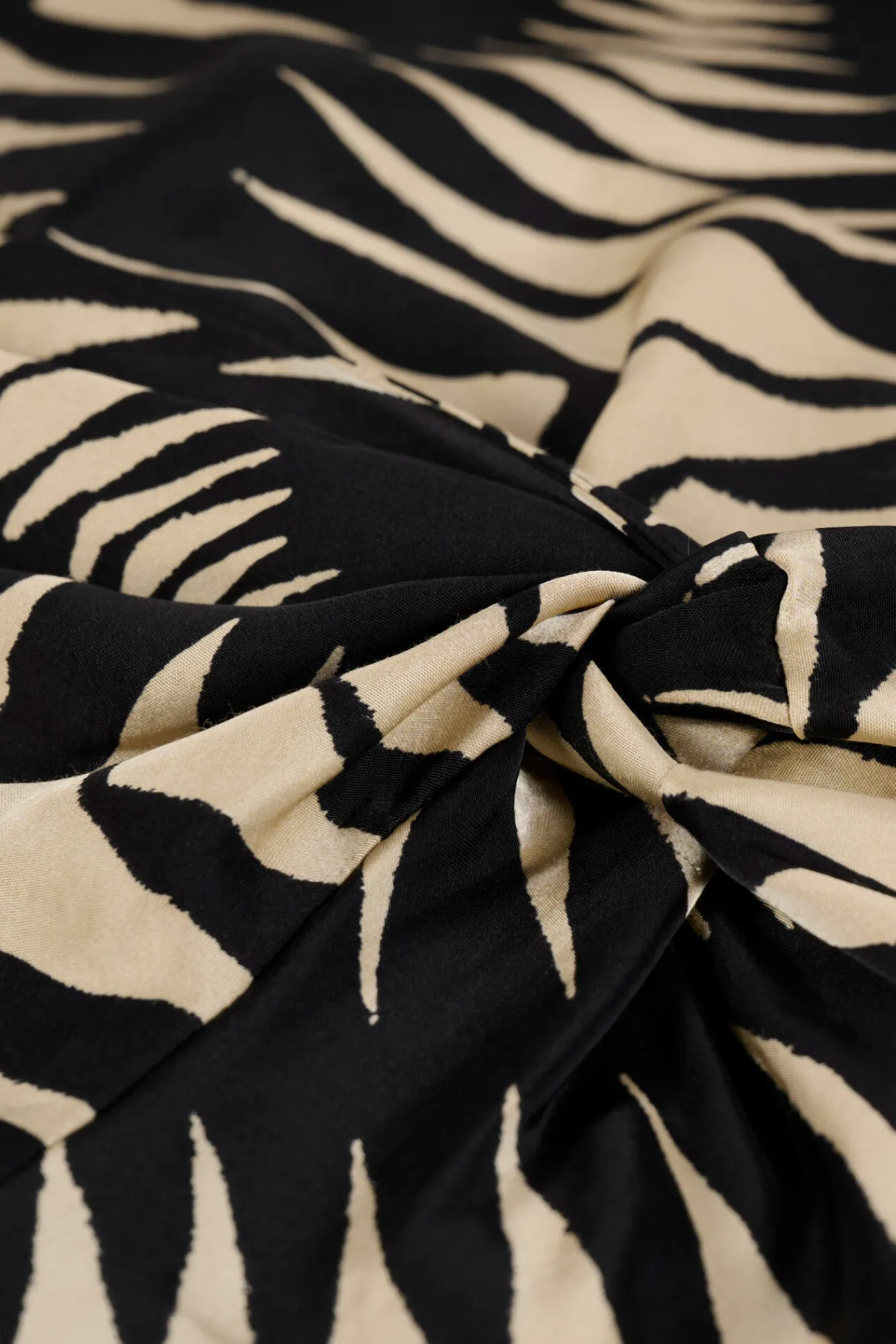ba&sh Robes*Naude. Noir